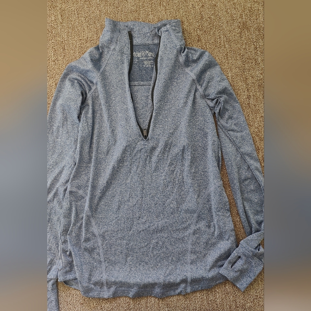 Latched Mama active wear light pullover